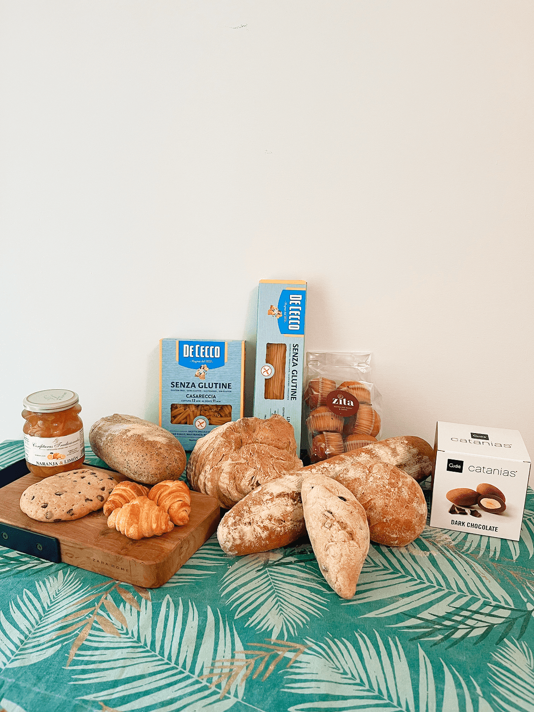 panes, croissants, cookie, mermelada, chocolates, magdalenas y pastas sin gluten